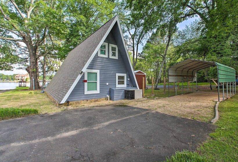 Deck, Boat Slip + Views: Lake Hamilton Cabin!