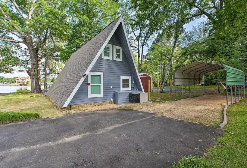 Deck, Boat Slip + Views: Lake Hamilton Cabin!