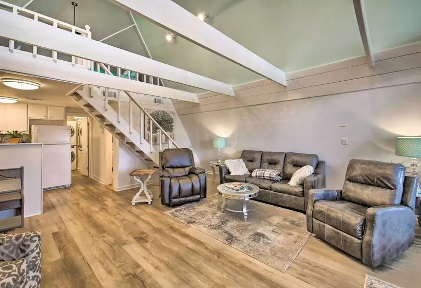 Deck, Boat Slip + Views: Lake Hamilton Cabin!