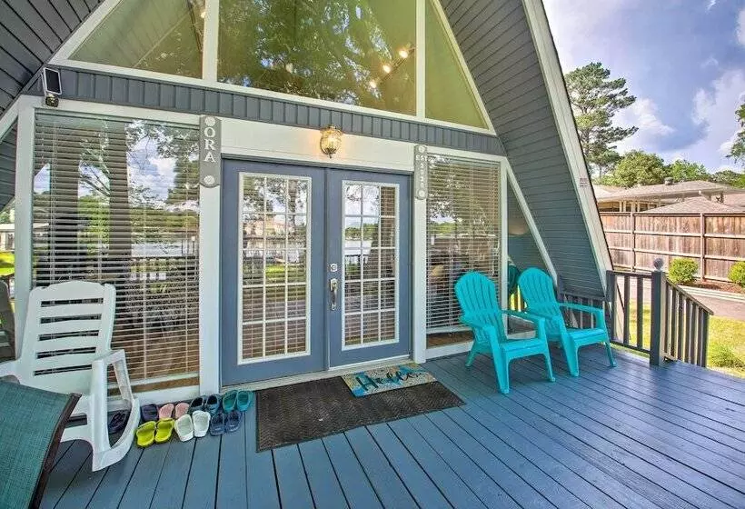 Deck, Boat Slip + Views: Lake Hamilton Cabin!