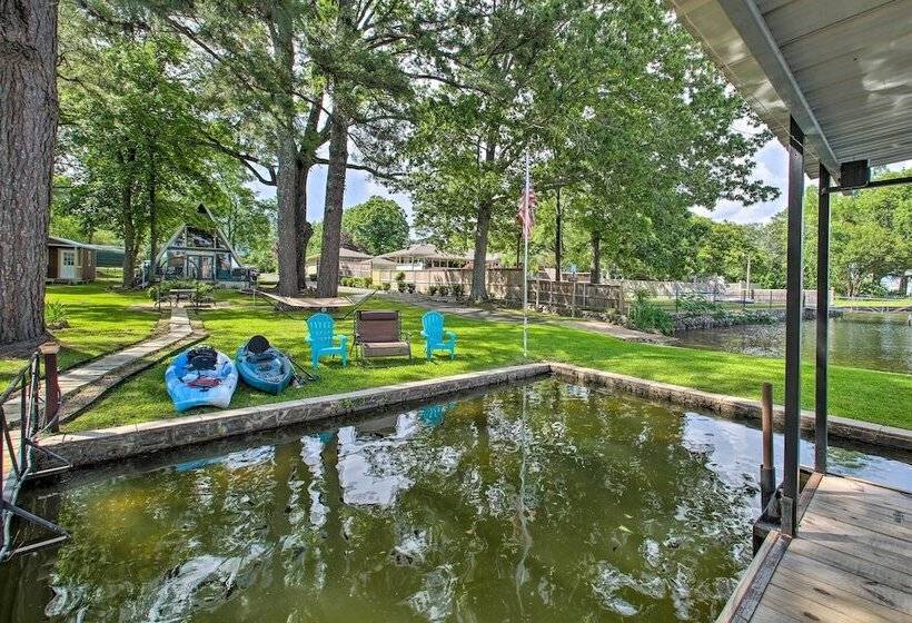 Deck, Boat Slip + Views: Lake Hamilton Cabin!