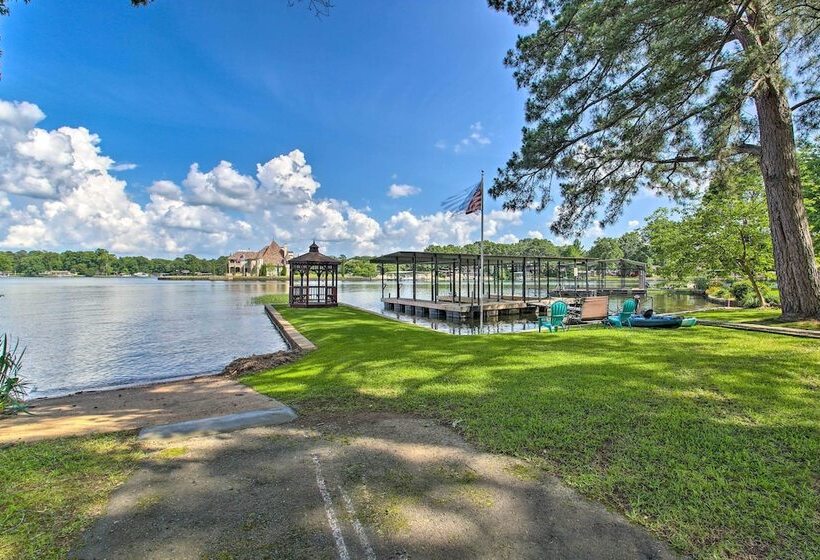 Deck, Boat Slip + Views: Lake Hamilton Cabin!