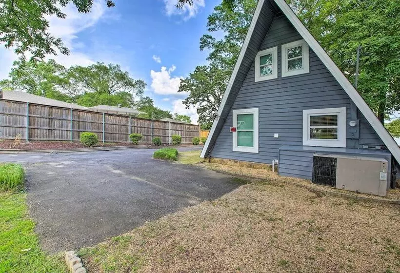 Deck, Boat Slip + Views: Lake Hamilton Cabin!