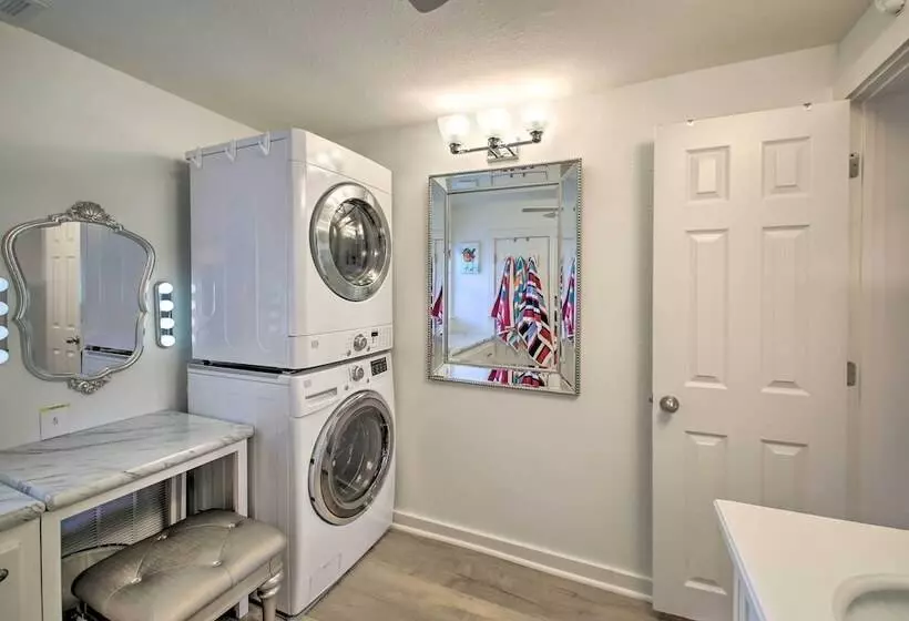 Deck, Boat Slip + Views: Lake Hamilton Cabin!