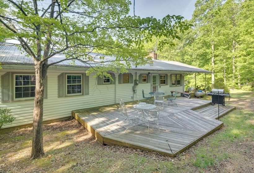Pet Friendly Saluda Home W/ Mountain Views!