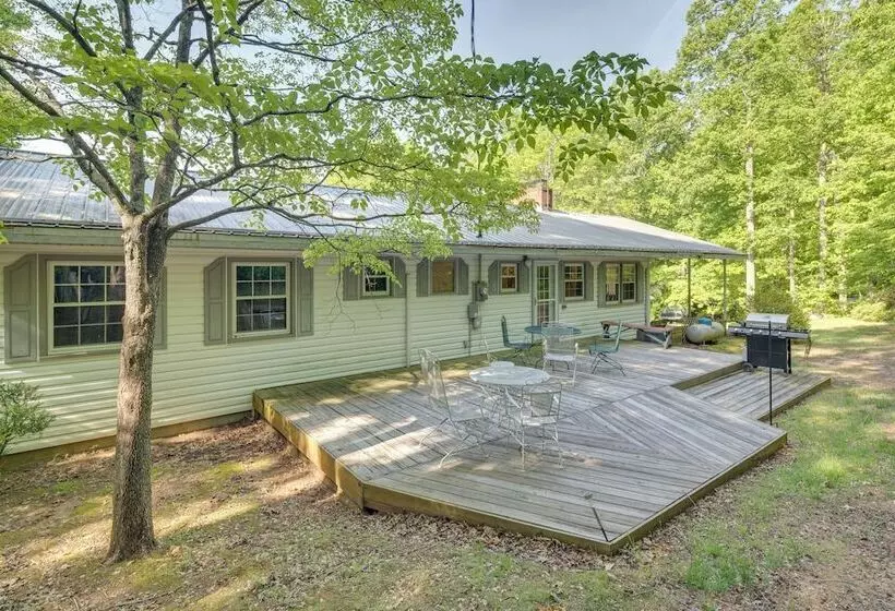 Pet Friendly Saluda Home W/ Mountain Views!
