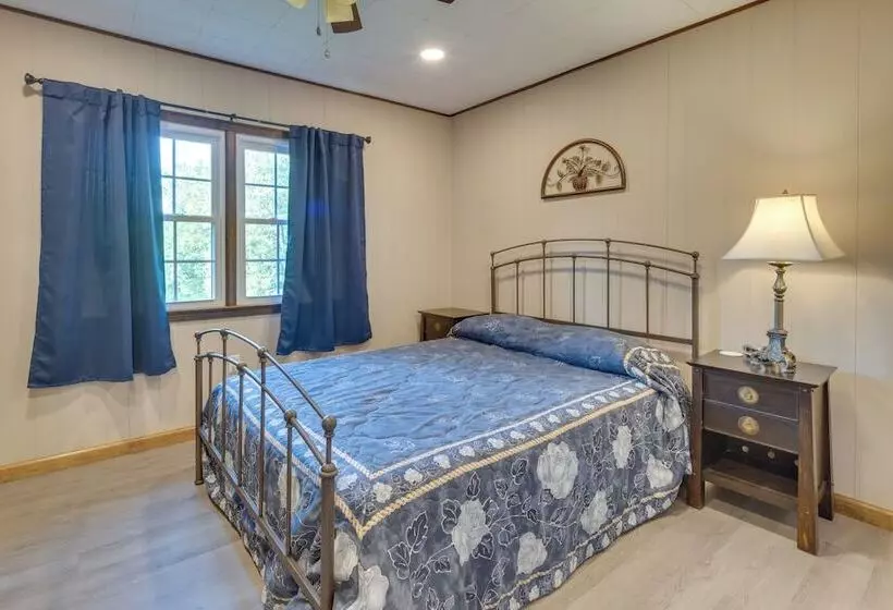 Pet Friendly Saluda Home W/ Mountain Views!