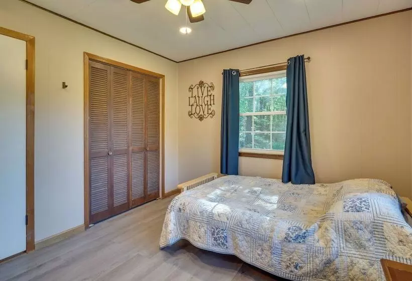 Pet Friendly Saluda Home W/ Mountain Views!