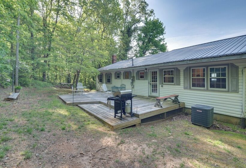 Pet Friendly Saluda Home W/ Mountain Views!