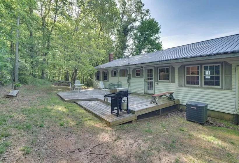 Pet Friendly Saluda Home W/ Mountain Views!