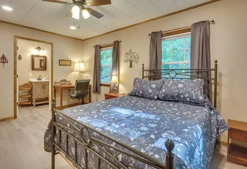 Pet Friendly Saluda Home W/ Mountain Views!