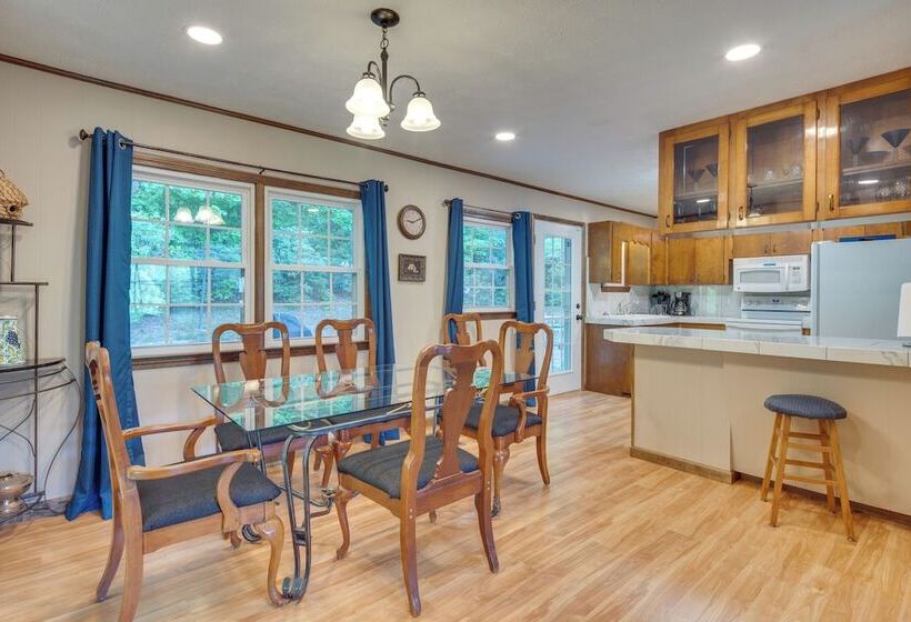 Pet Friendly Saluda Home W/ Mountain Views!