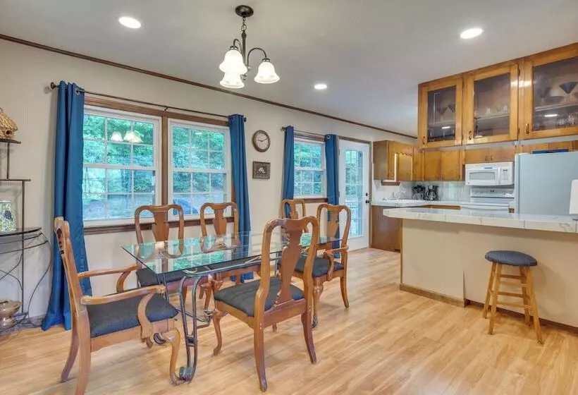 Pet Friendly Saluda Home W/ Mountain Views!