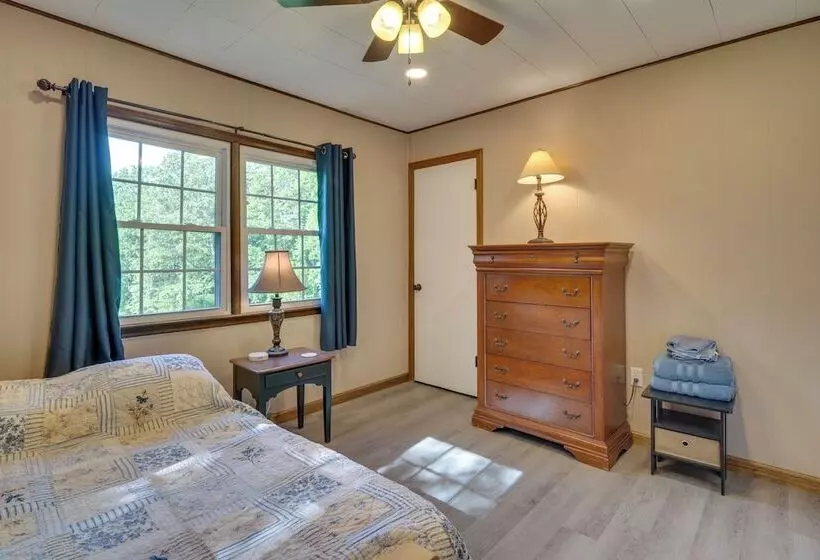 Pet Friendly Saluda Home W/ Mountain Views!