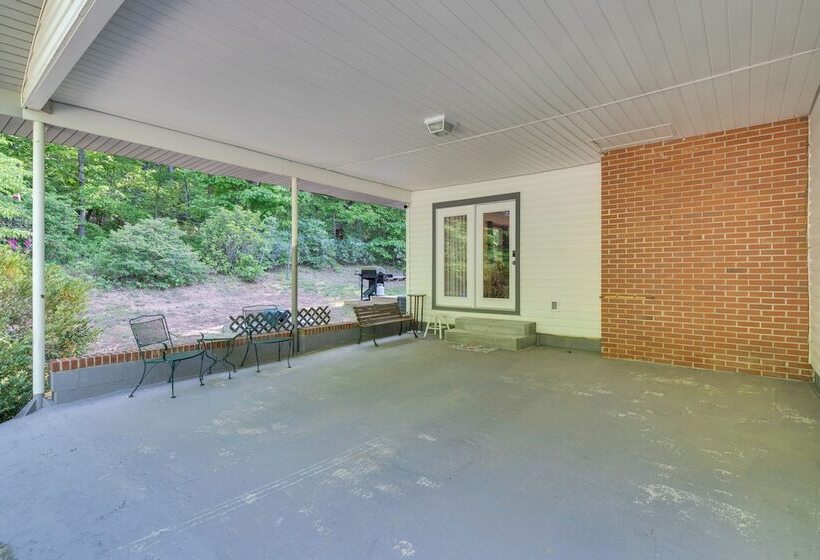 Pet Friendly Saluda Home W/ Mountain Views!