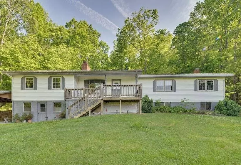 Pet Friendly Saluda Home W/ Mountain Views!
