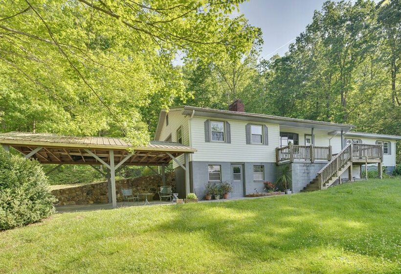 Pet Friendly Saluda Home W/ Mountain Views!