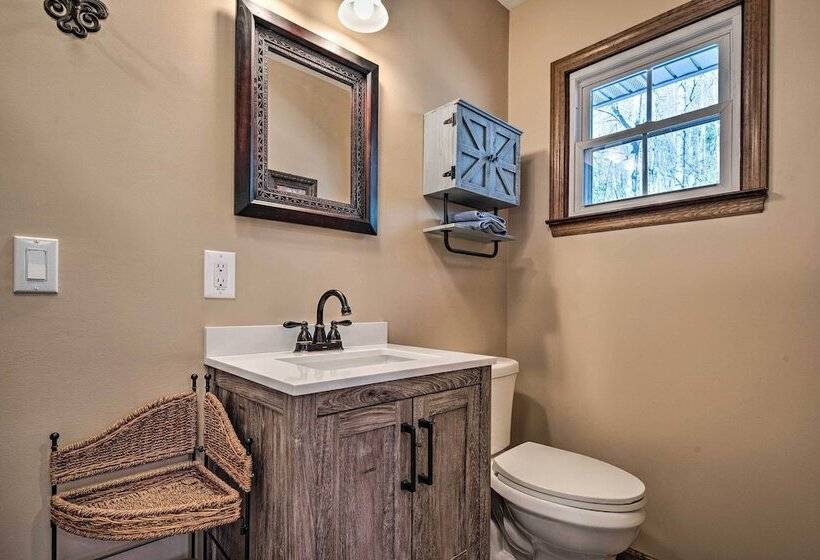 Pet Friendly Saluda Home W/ Mountain Views!