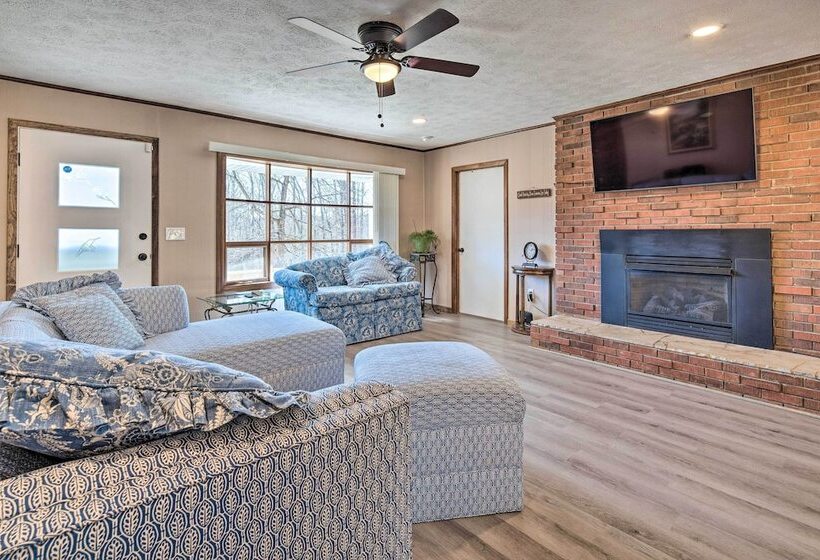 Pet Friendly Saluda Home W/ Mountain Views!