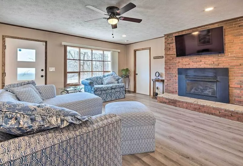 Pet Friendly Saluda Home W/ Mountain Views!