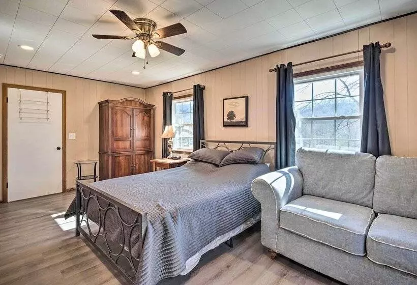 Pet Friendly Saluda Home W/ Mountain Views!