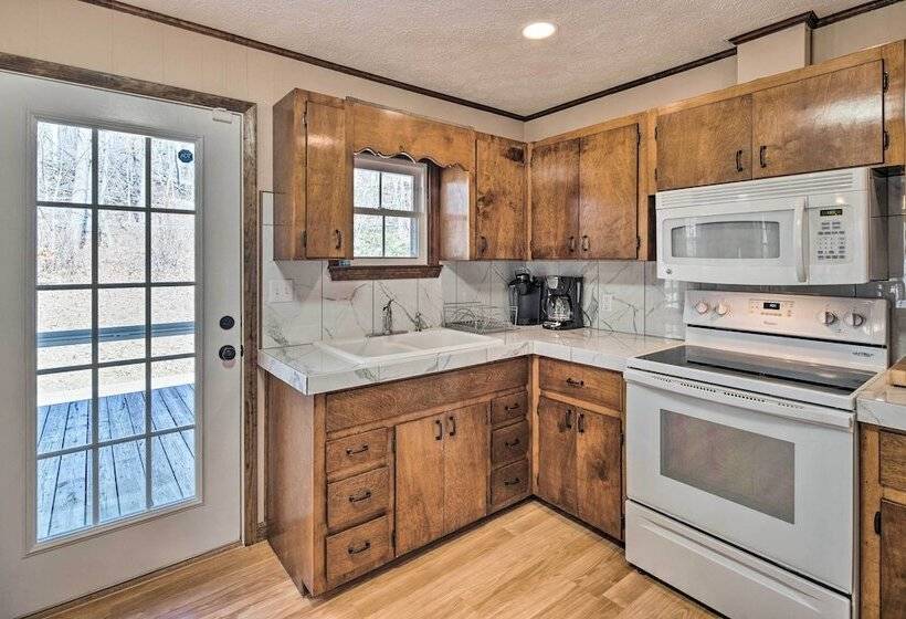 Pet Friendly Saluda Home W/ Mountain Views!