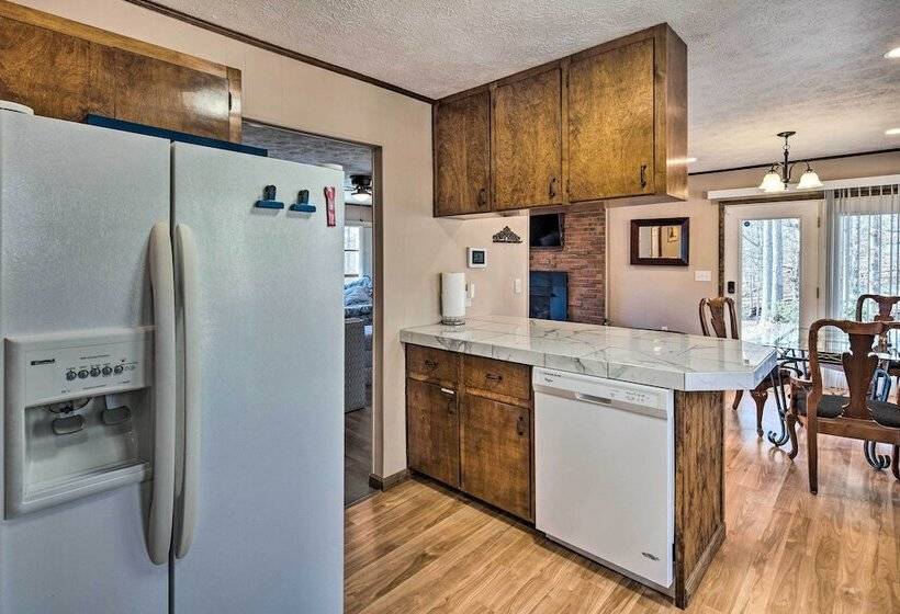 Pet Friendly Saluda Home W/ Mountain Views!