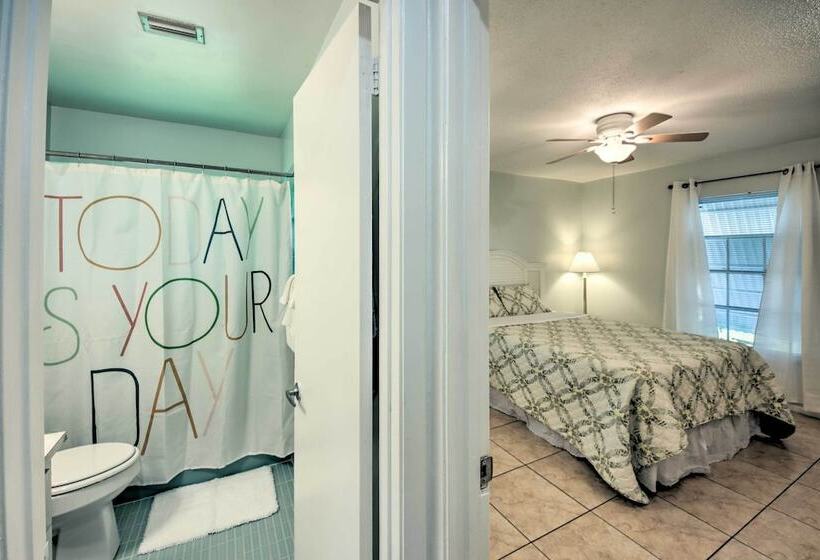 Port Charlotte Retreat ~ 4 Mi To Beach Park!