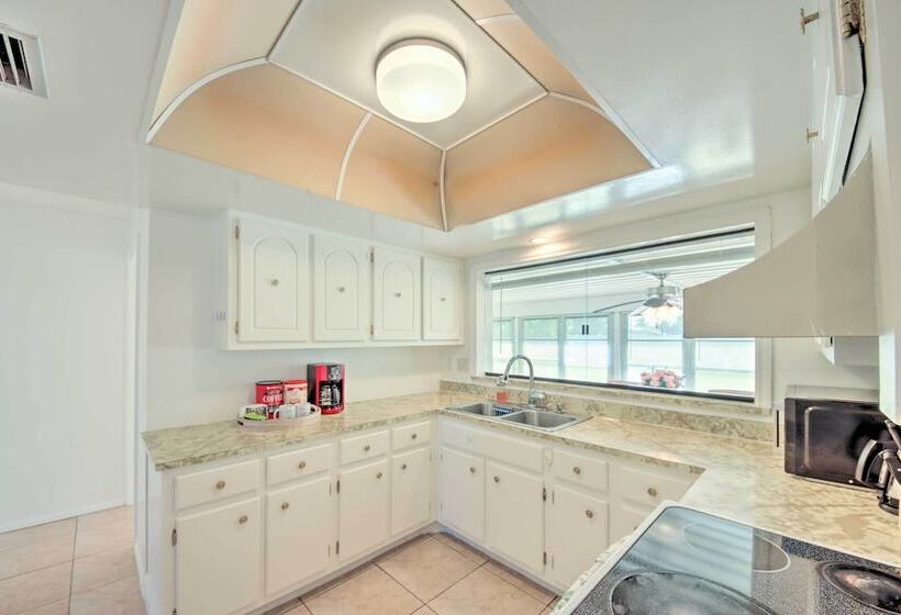 Port Charlotte Retreat ~ 4 Mi To Beach Park!