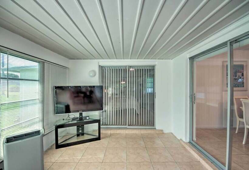 Port Charlotte Retreat ~ 4 Mi To Beach Park!