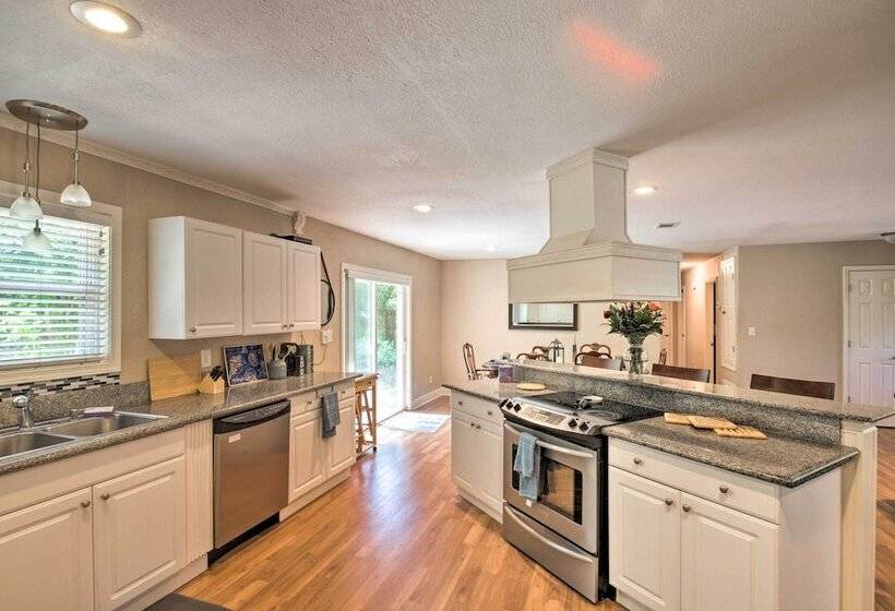 Quiet Retreat W/ Fire Pit ~ 4 Miles To Pensacola!