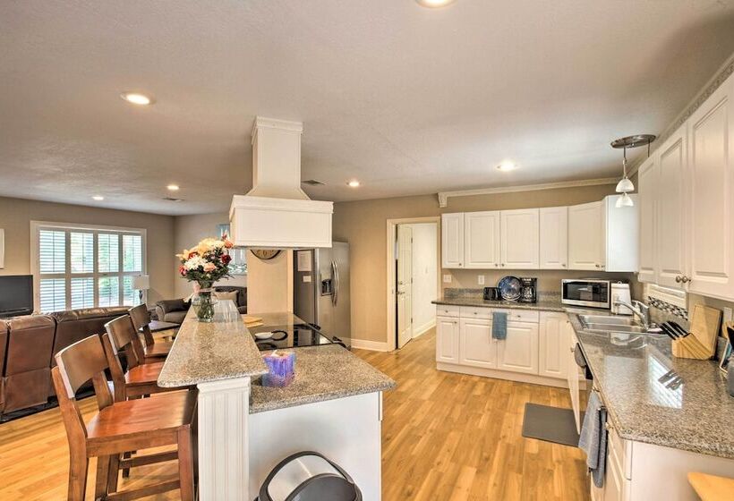 Quiet Retreat W/ Fire Pit ~ 4 Miles To Pensacola!