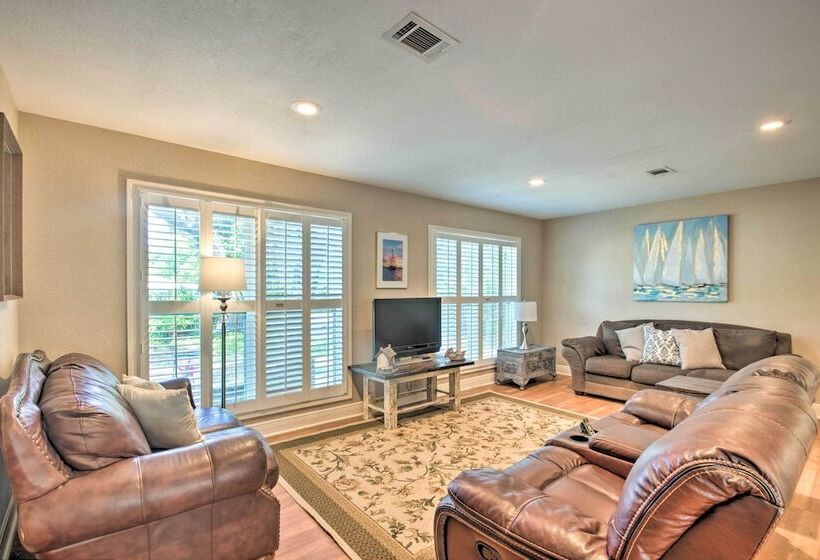 Quiet Retreat W/ Fire Pit ~ 4 Miles To Pensacola!