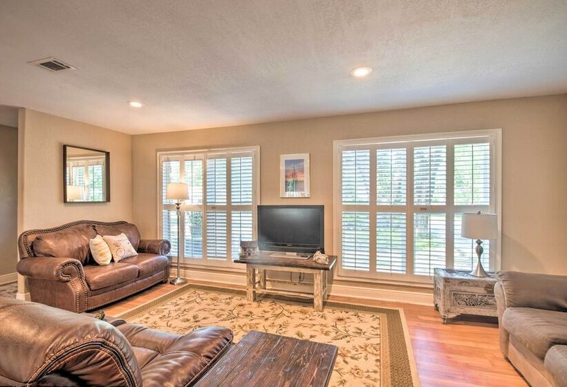 Quiet Retreat W/ Fire Pit ~ 4 Miles To Pensacola!