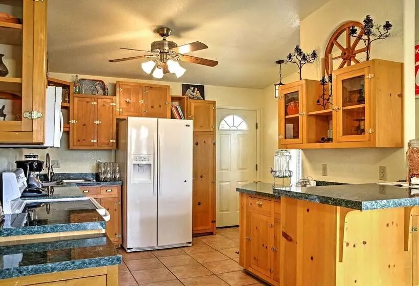 Quiet Ruidoso Hideaway   2 Mi To Grindstone Lake!