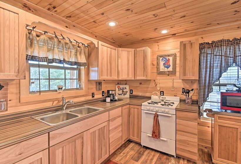 Quiet & Secluded Berea Cabin On 70 Acre Farm!