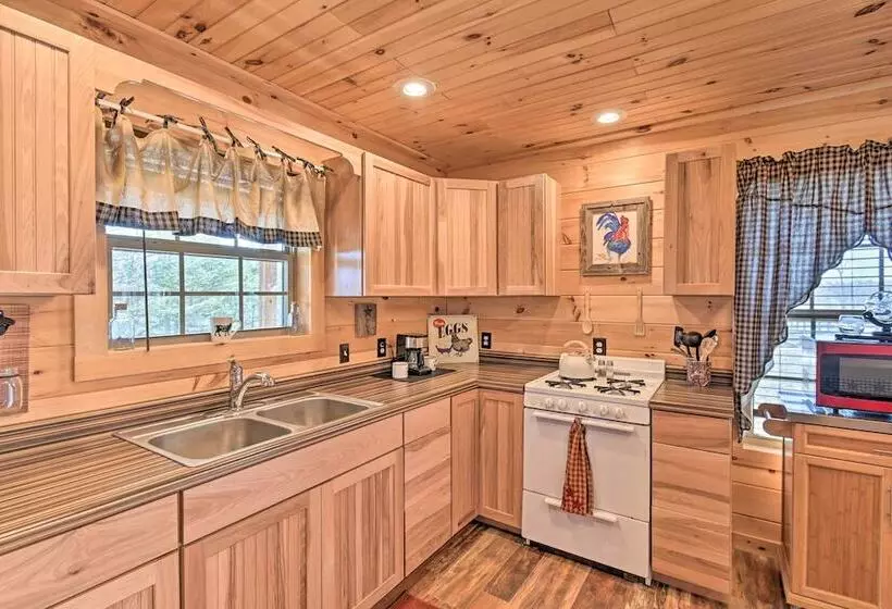 Quiet & Secluded Berea Cabin On 70 Acre Farm!