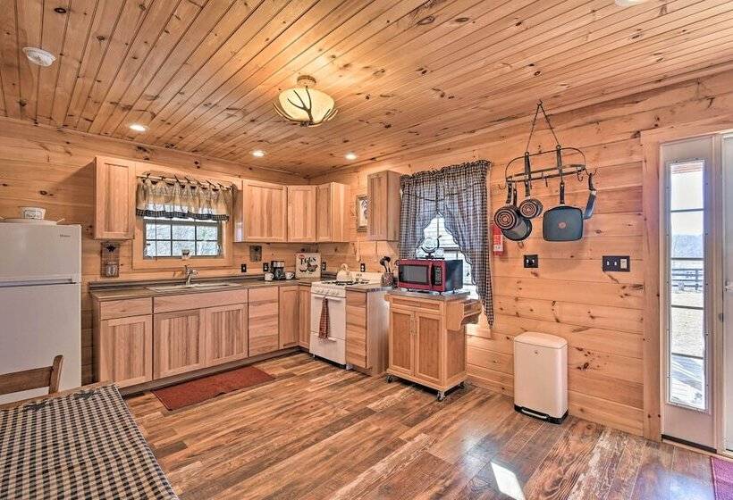 Quiet & Secluded Berea Cabin On 70 Acre Farm!