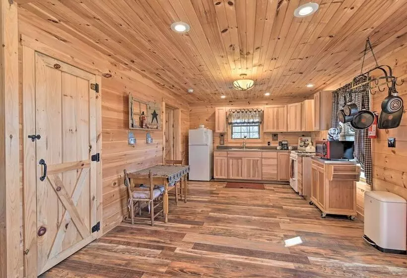 Quiet & Secluded Berea Cabin On 70 Acre Farm!
