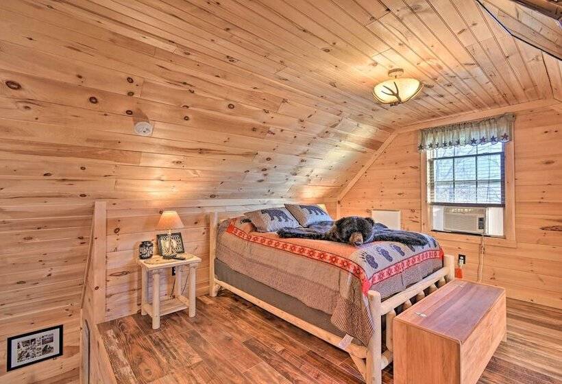 Quiet & Secluded Berea Cabin On 70 Acre Farm!