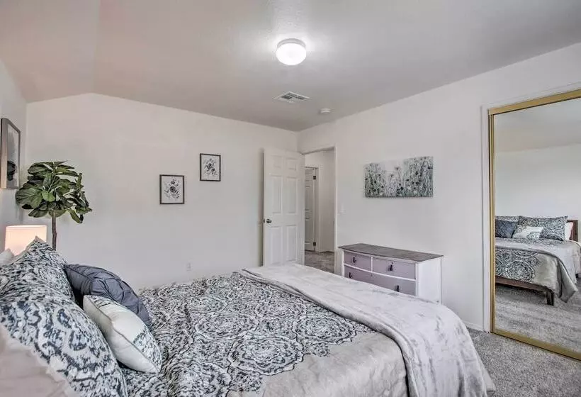 Renovated Bakersfield Home W/ Private Yard!