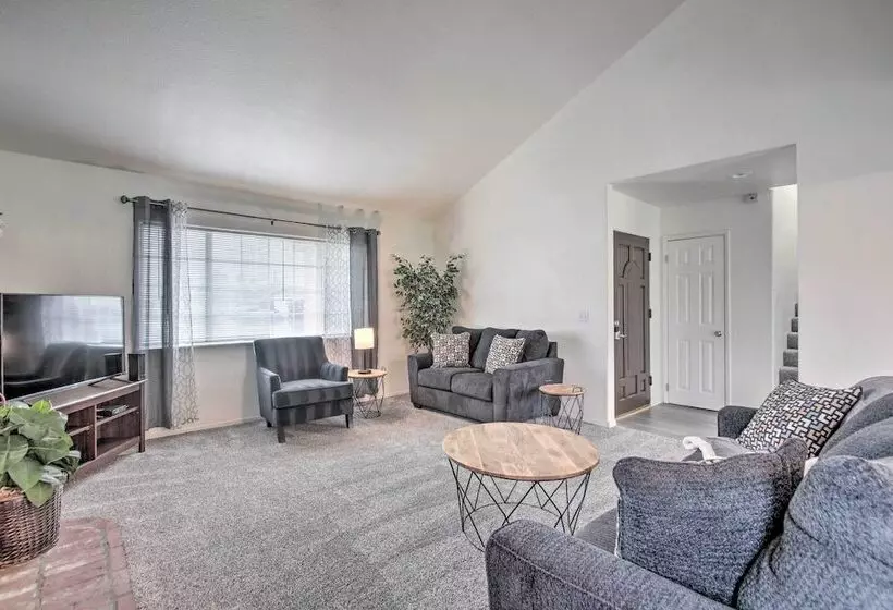 Renovated Bakersfield Home W/ Private Yard!