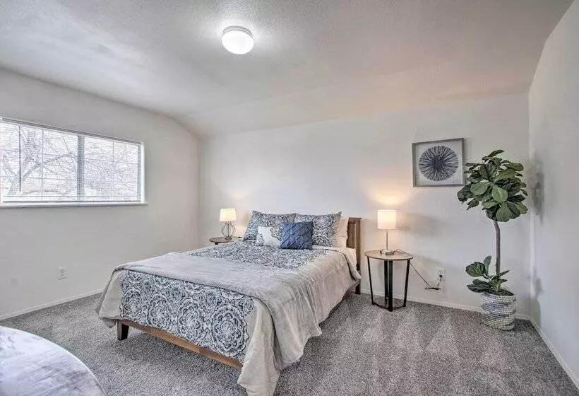 Renovated Bakersfield Home W/ Private Yard!