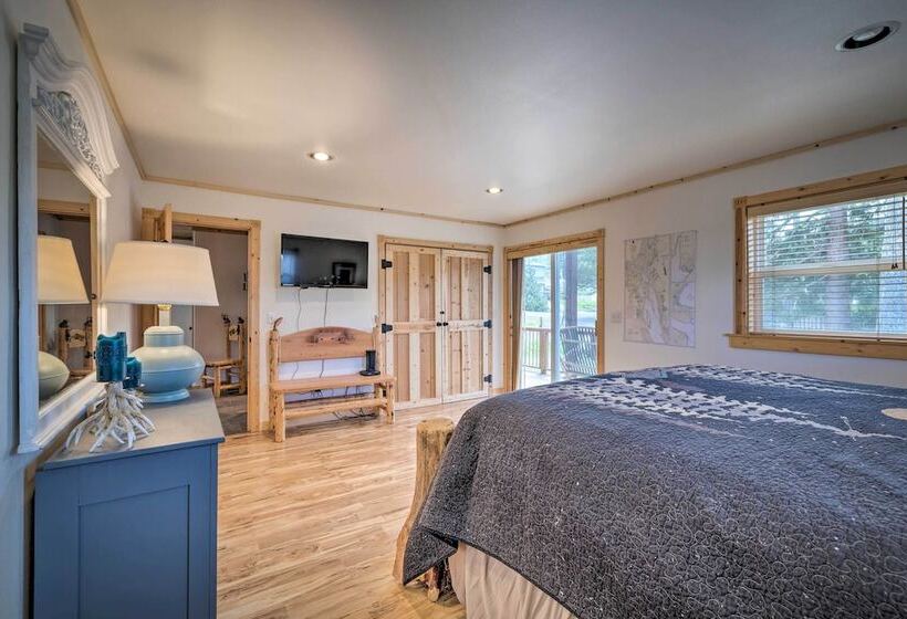 Rockaway Beach Hideaway W/ Hot Tub & Fireplace!