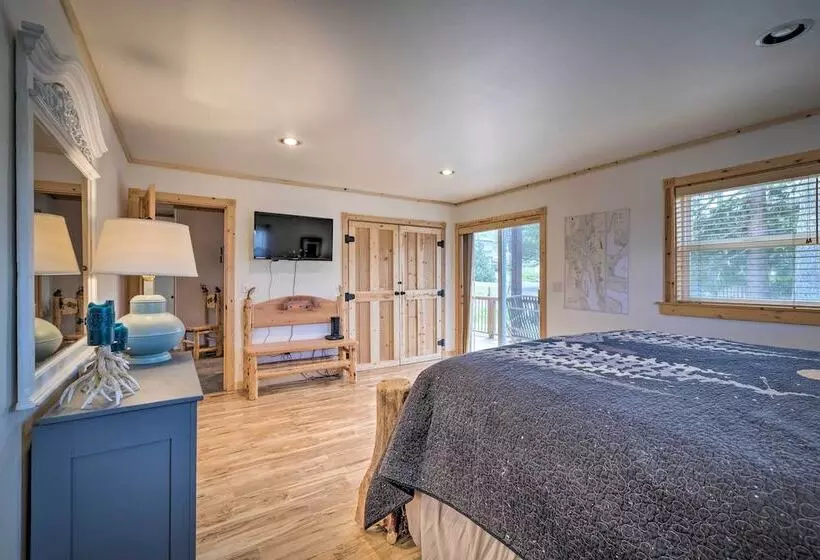 Rockaway Beach Hideaway W/ Hot Tub & Fireplace!