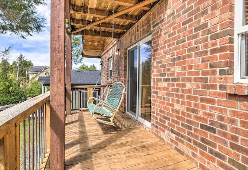 Rockaway Beach Hideaway W/ Hot Tub & Fireplace!