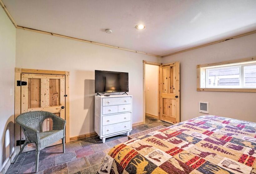 Rockaway Beach Hideaway W/ Hot Tub & Fireplace!