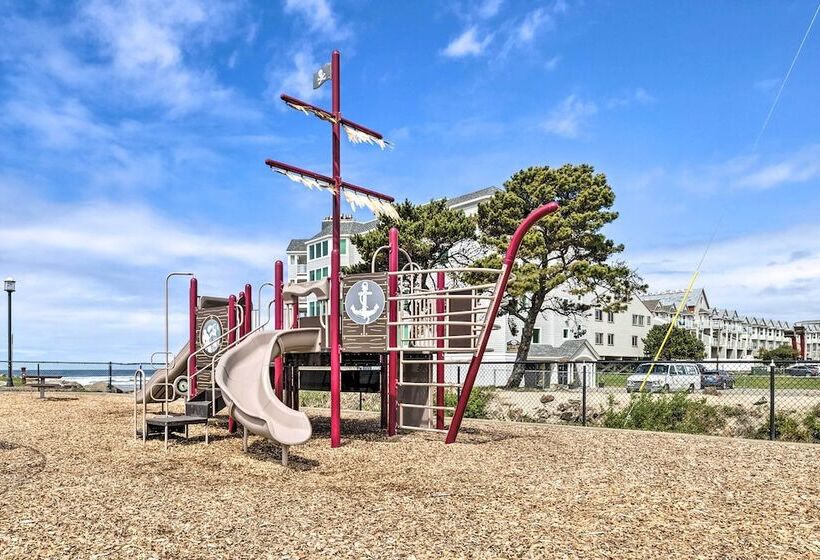 Rockaway Beach Hideaway W/ Hot Tub & Fireplace!