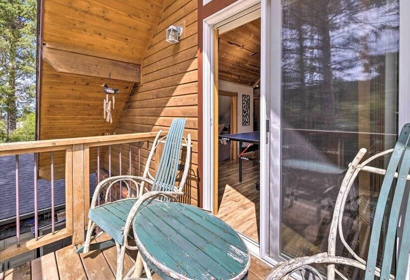 Rockaway Beach Hideaway W/ Hot Tub & Fireplace!