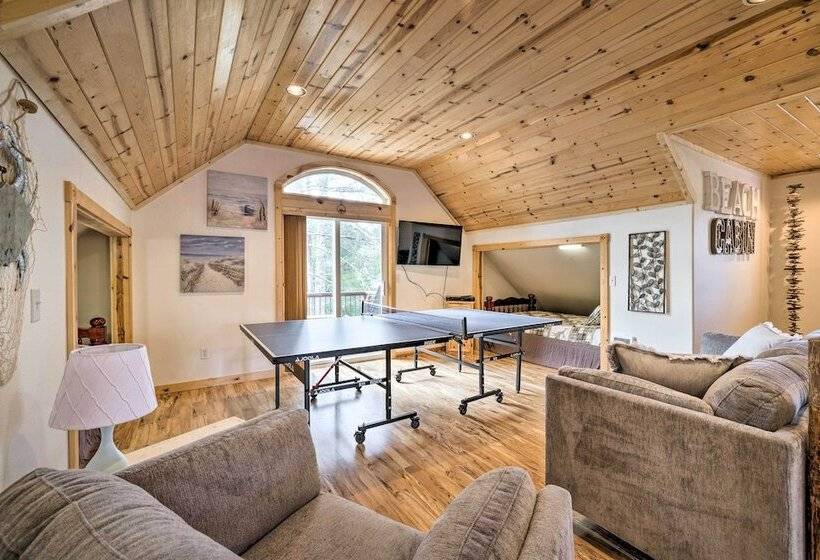 Rockaway Beach Hideaway W/ Hot Tub & Fireplace!